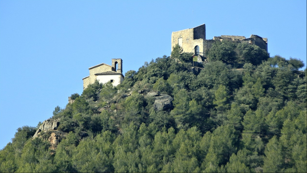 Descubre la sierra unida a un castillo