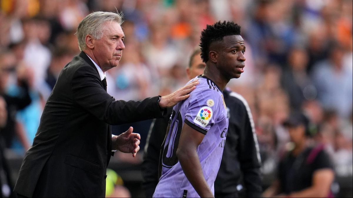 Ancelotti: “Vinícius no viaja porque no puede jugar”