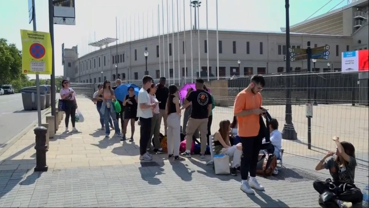 Colas en el Estadi Olímpic para el primero de los cuatro conciertos de Coldplay