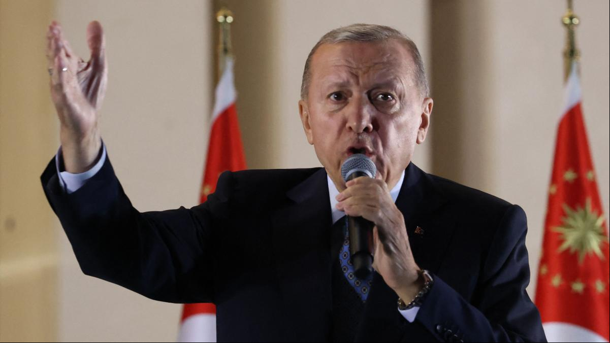 La lira turca cae a nuevos mínimos históricos con la victoria de Erdogan