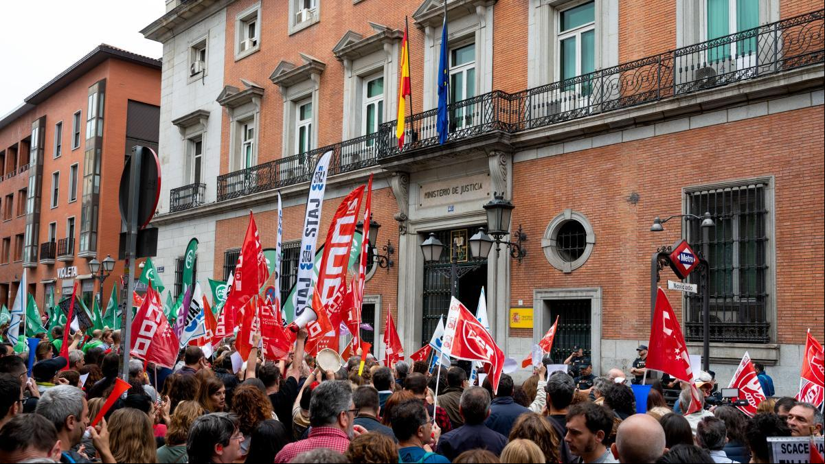 Desalojan a los funcionarios de Justicia encerrados en los juzgados de Plaza de Castilla