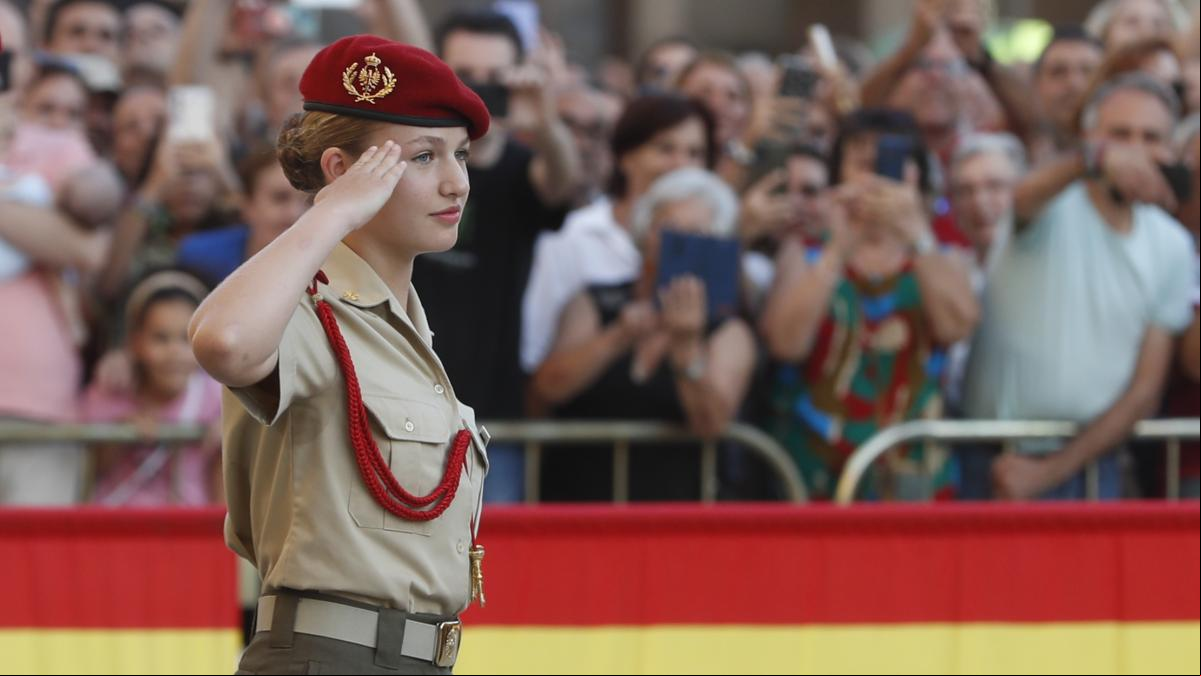 La princesa Leonor pide protección a la Virgen del Pilar antes de su jura de bandera