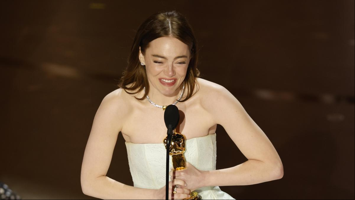 Emma Stone gana el Oscar a mejor actriz tras romperse el vestido