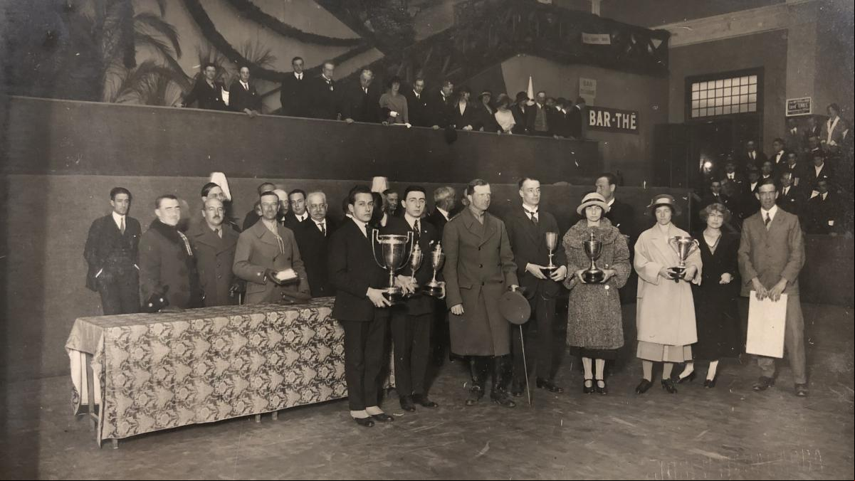 El club organiza los Campeonatos del Mundo de Tenis en Pista Cubierta de 1913