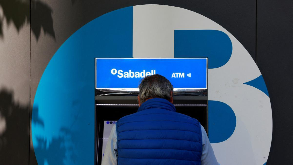 Accionistas minoritarios del Sabadell llaman a “resistir y no vender” al BBVA