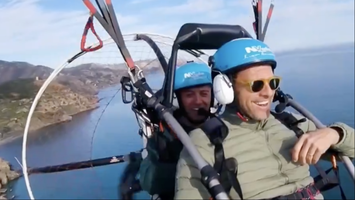 Miguel Joven ‘Tito’ rememora Verano Azul visitando Nerja en ‘Viajeros Cuatro’
