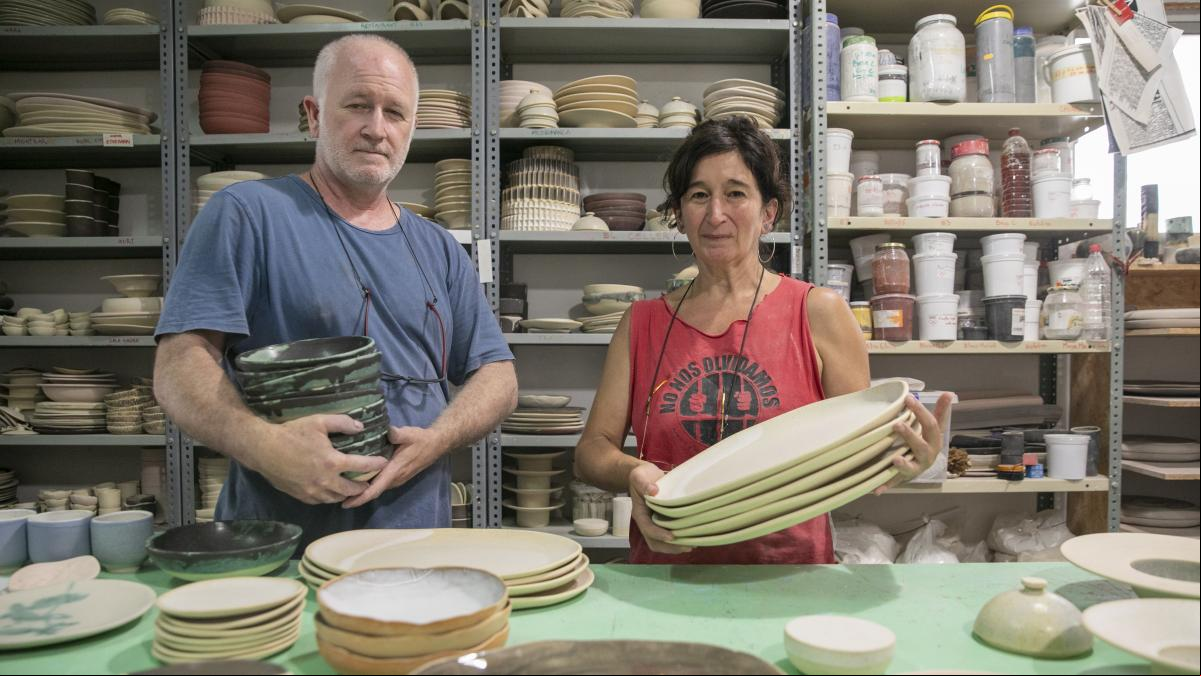 Las vajillas de los mejores restaurantes del mundo salen de este pequeño taller del Poblenou