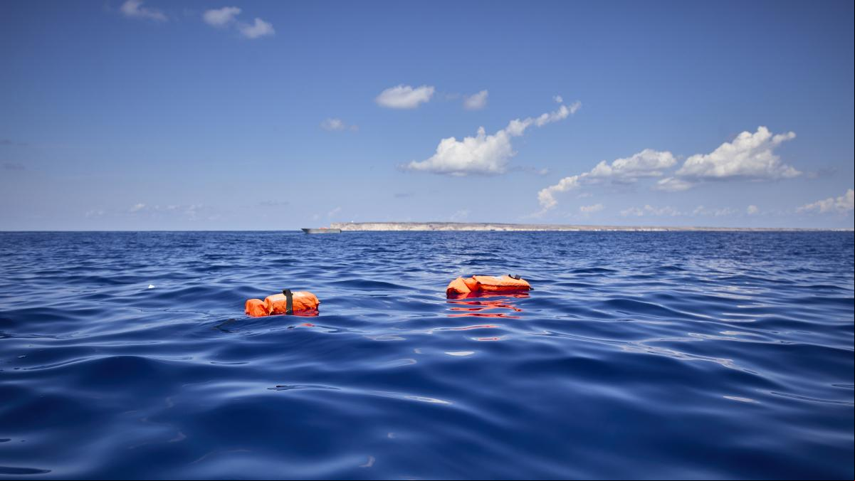 Siete rescatados y 21 desaparecidos en un naufragio frente a la costa de Lampedusa