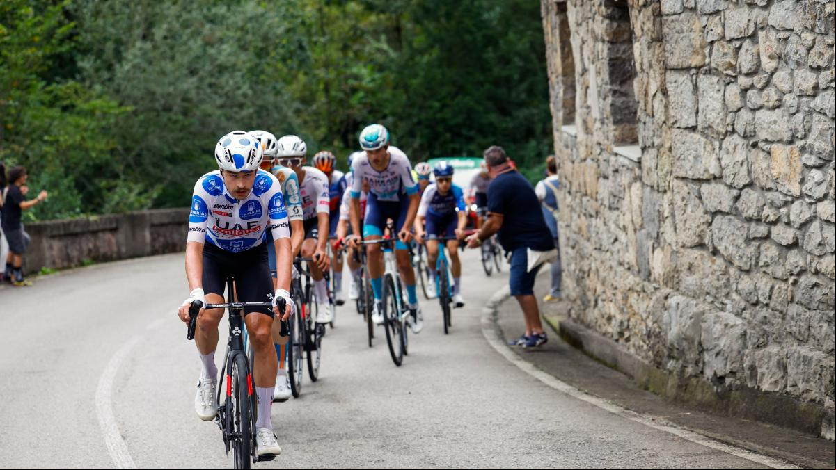 Los cortes de tráfico por el final de la vuelta ciclista en Madrid: horario y autobuses afectados