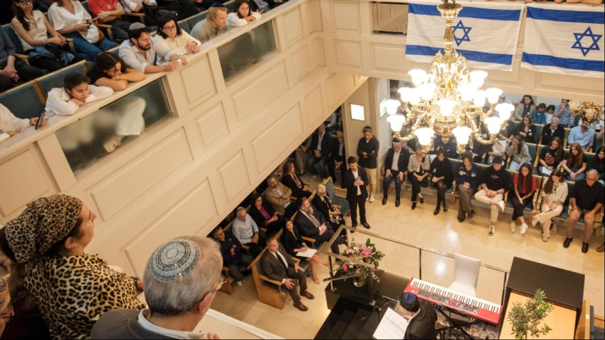 La comunidad israelita de Barcelona evoca el 7-O con críticas a políticos y medios