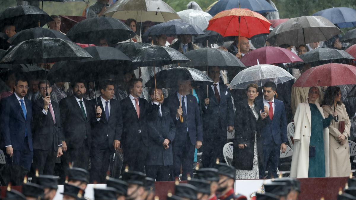La borrasca Berenice deja intensas lluvias y empaña la celebración institucional del 12-O