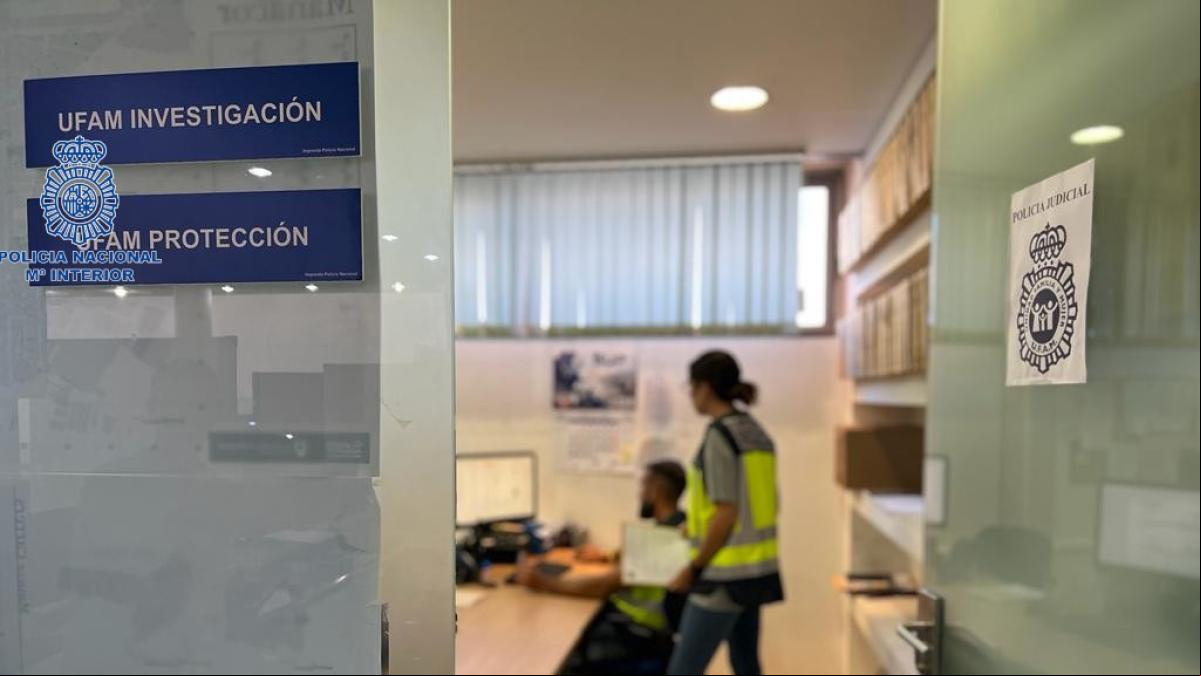 Buscan a cuatro hombres por agredir sexualmente con una botella a una mujer discapacitada en Ibiza
