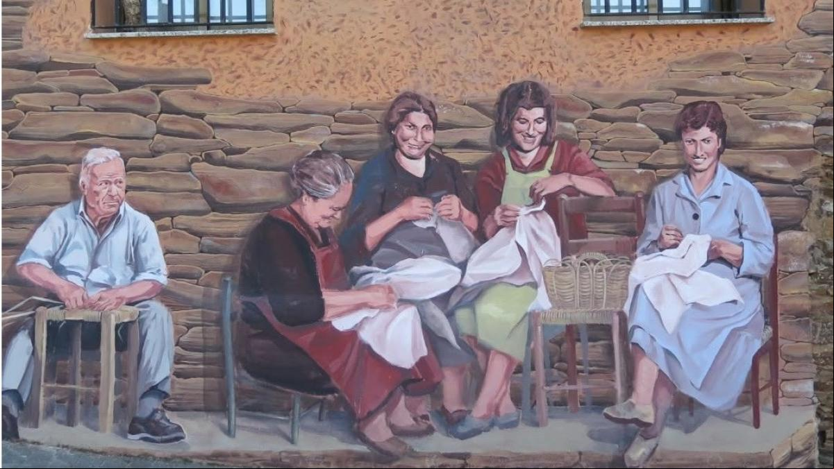 El pueblo a dos horas de Madrid en el que sus 600 habitantes disfrutan de un museo al aire libre gracias a esta curiosa idea en las fachadas de los edificios