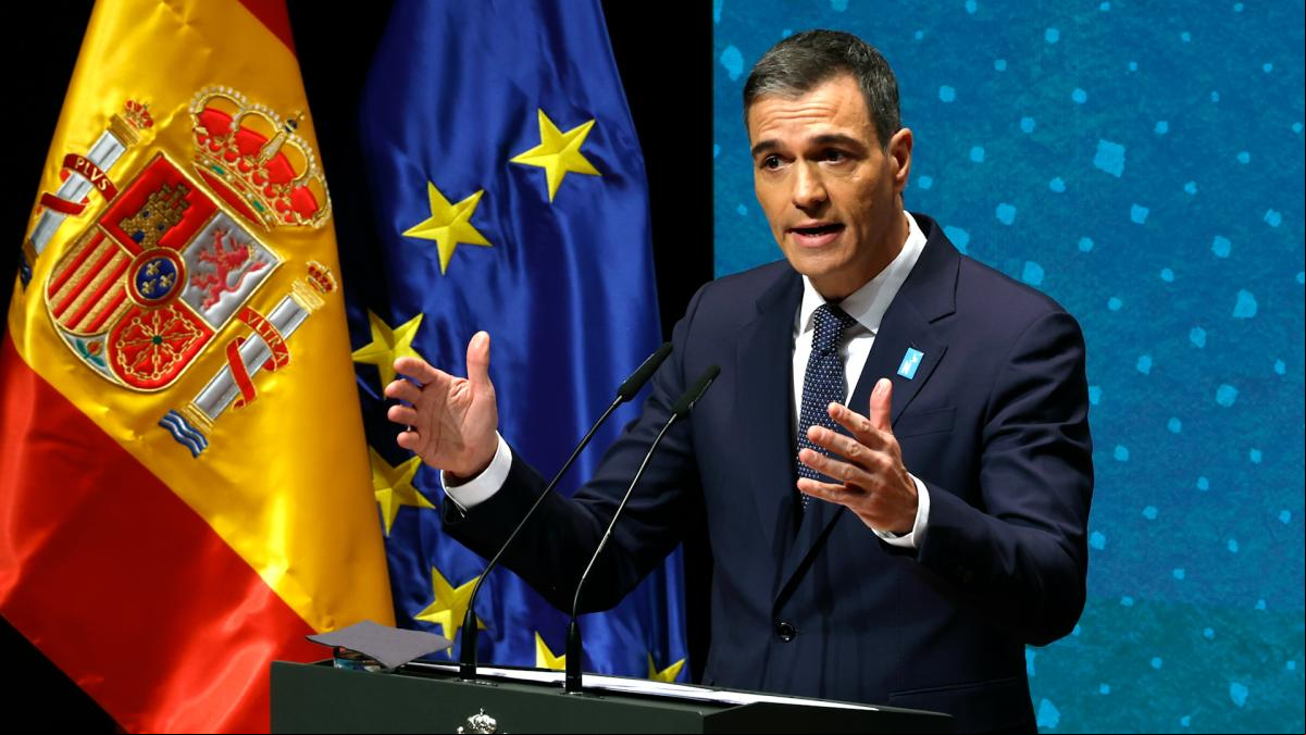 Pedro Sánchez inicia la celebración del medio siglo sin Franco en ausencia de Feijóo