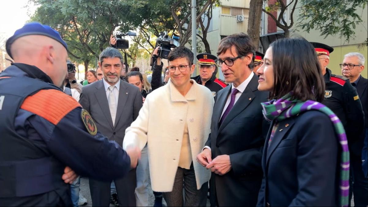 Salvador Illa visita el barrio de la Mina y anuncia tolerancia cero con la delincuencia