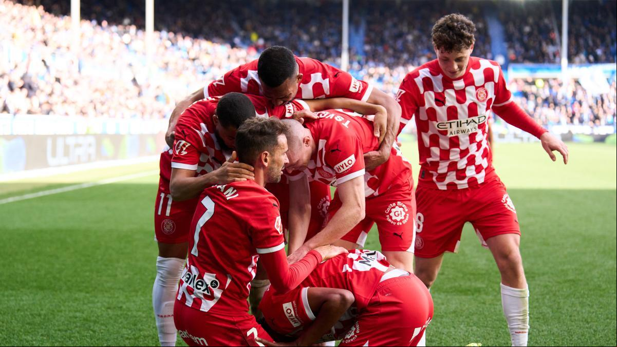 La suerte eleva al Girona hacia su primera victoria del año en Mendizorroza