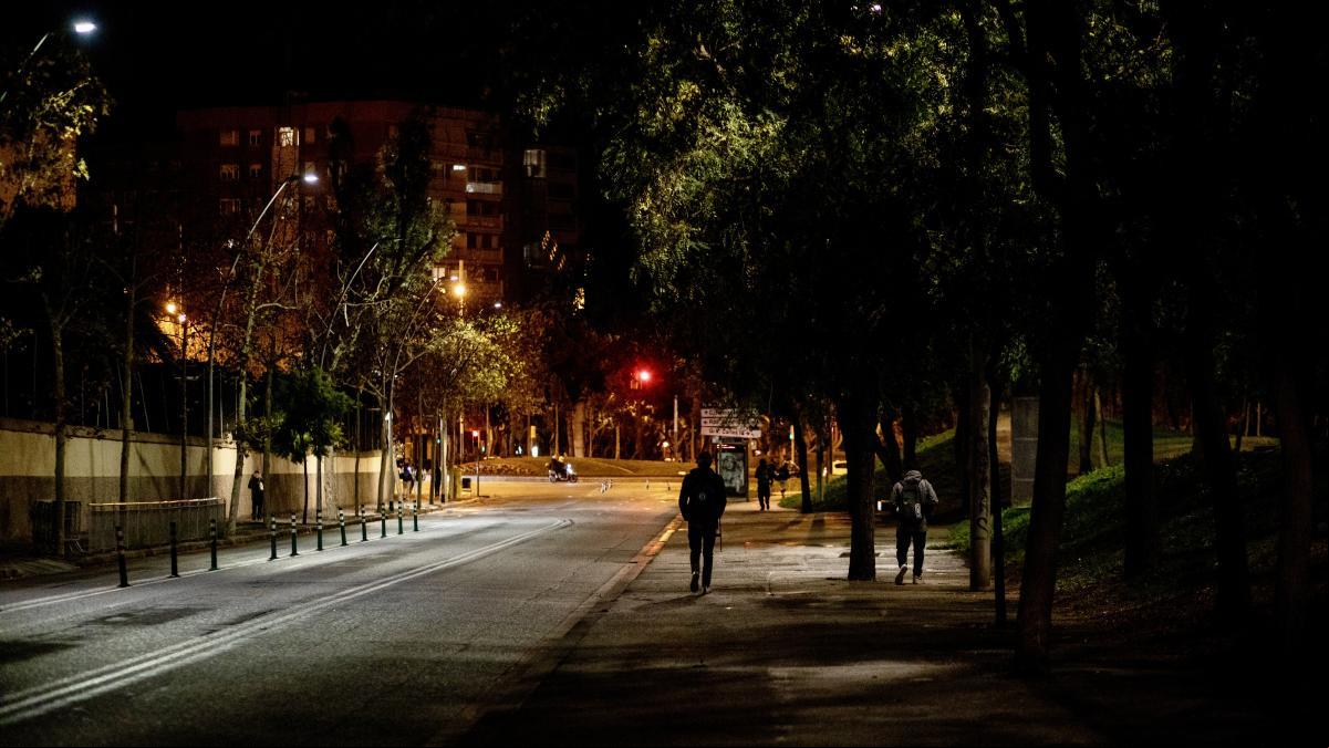 El gobierno Collboni se compromete a elaborar un nuevo plan de iluminación de Barcelona
