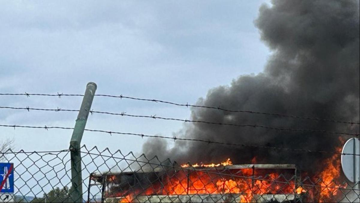 Un autobús se incendia en la AP-7