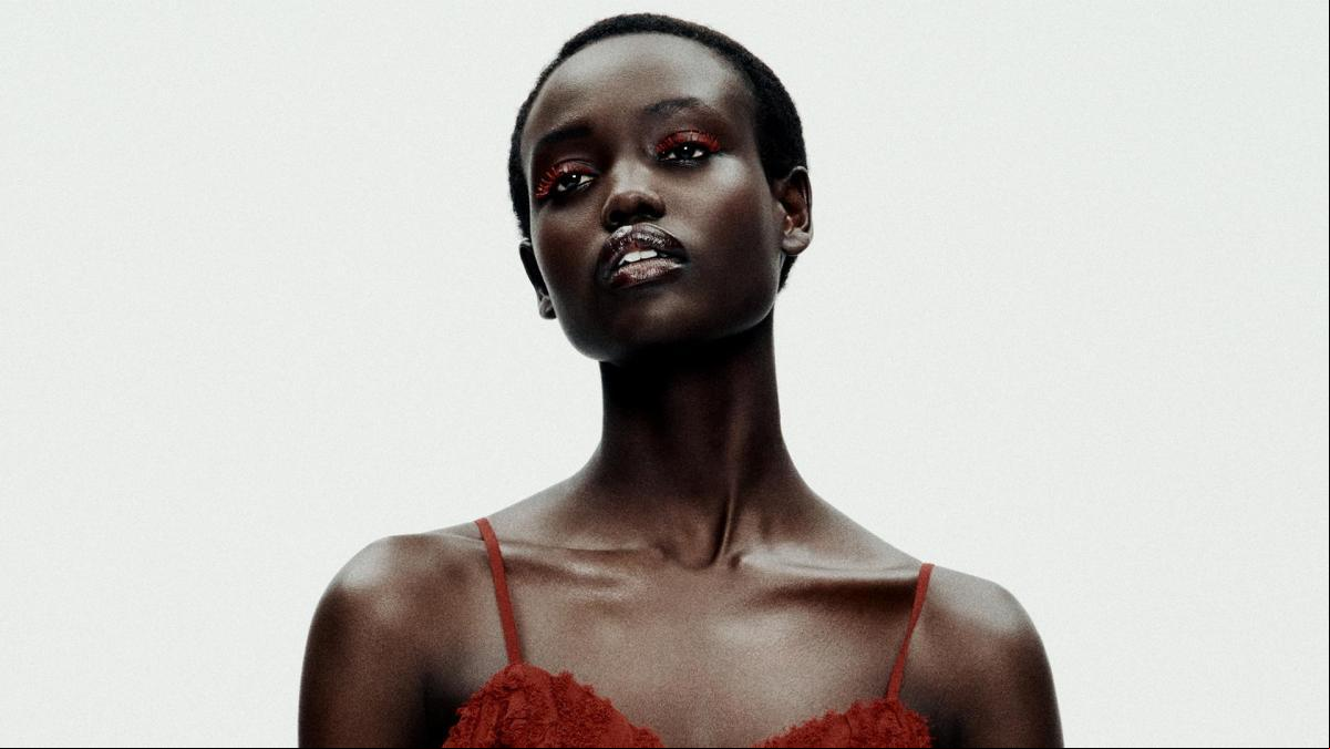 Zara se prepara para San Valentín: su colección más atemporal con el vestido más seductor y lencería que parece de lujo