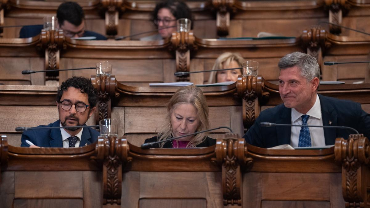 Junts y Bcomú fuerzan un pleno para fiscalizar la primera mitad de mandato de Collboni