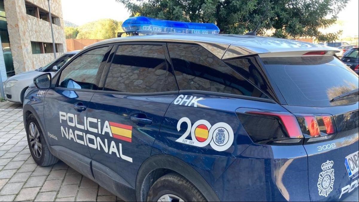 Rompe una botella en la cabeza de un hombre y se la clava en el brazo en Valladolid