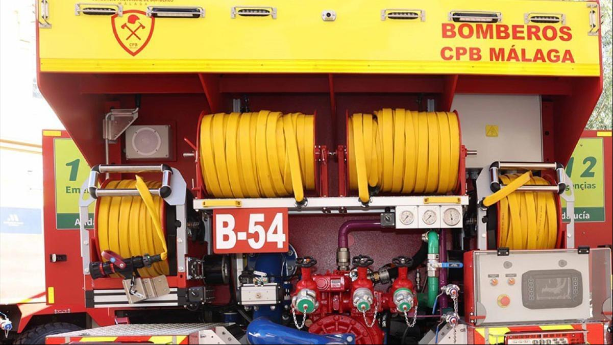 Fallece una persona tras precipitarse desde una octava planta durante un incendio en Málaga