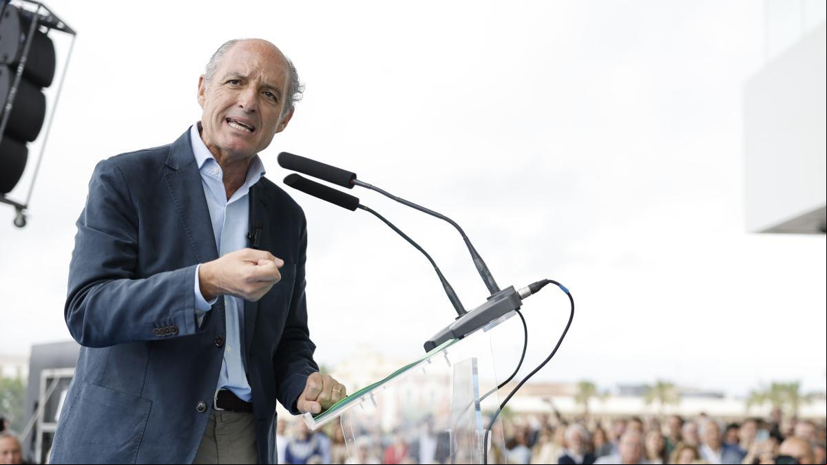Mazón sobre el acto de Camps: “Hablar de temas internos y orgánicos ahora es irresponsable”