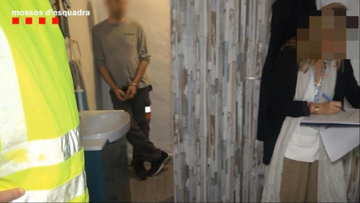 La Fiscalia demana 107 anys de presó per a un home per violar una menor i oferir-la a internet