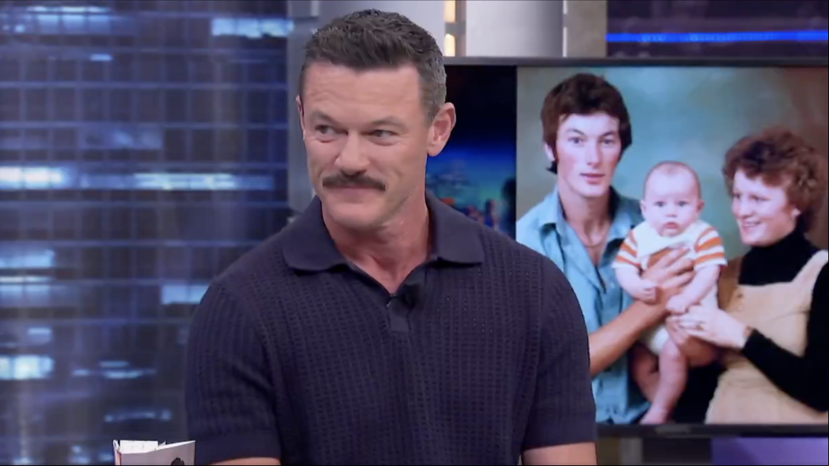La incómoda infancia de Luke Evans como testigo de Jehová: “Me convirtió en un objetivo para los niños”