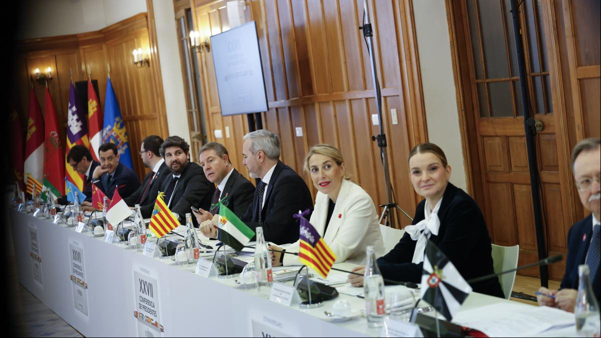 Los barones del PP lanzan un pulso a Sánchez y amenazan con plantar la conferencia de presidentes