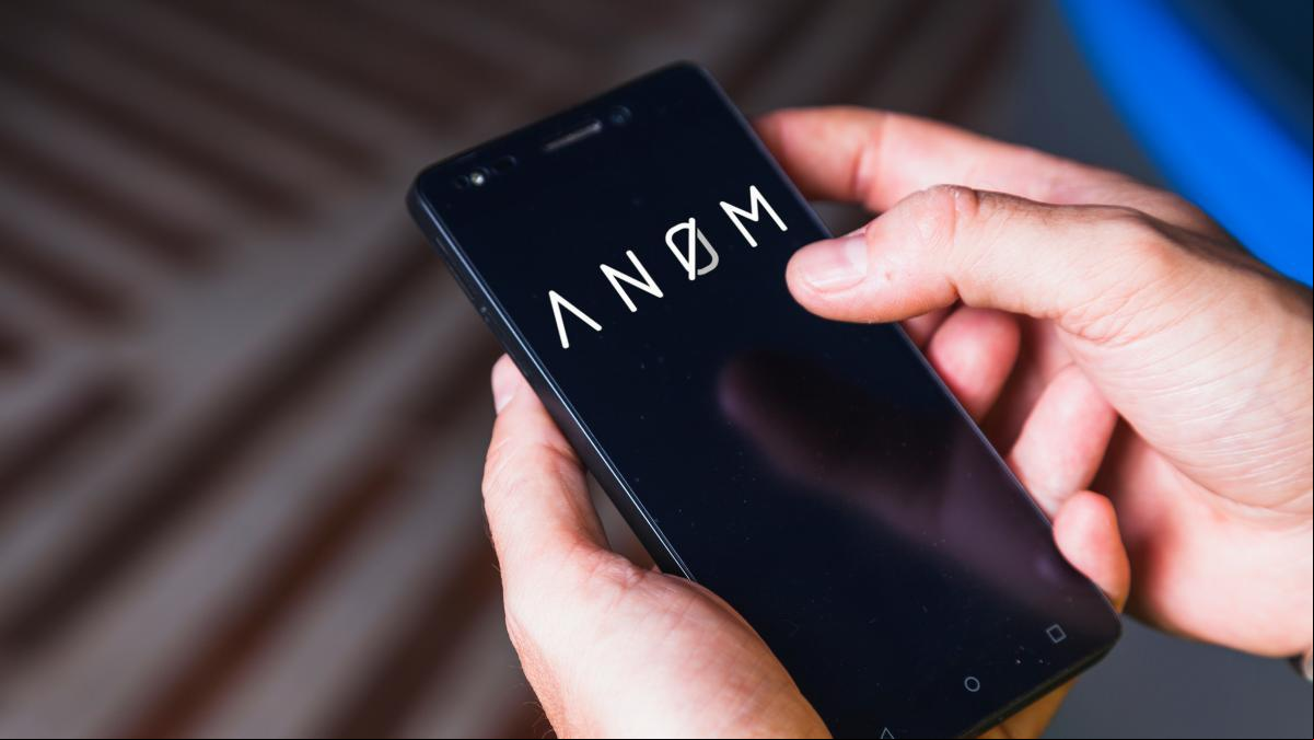 Ni Samsung ni Apple, el teléfono más usado por los criminales lo ha diseñado el FBI: “Enamoró al crimen organizado y fue la trampa perfecta”