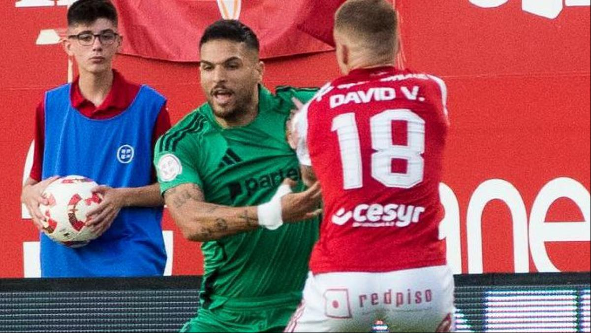 El Nàstic se impone el Murcia (0-1) y sigue soñando con el ascenso El Nàstic se impone el Murcia (0-1) y sigue soñando con el ascenso