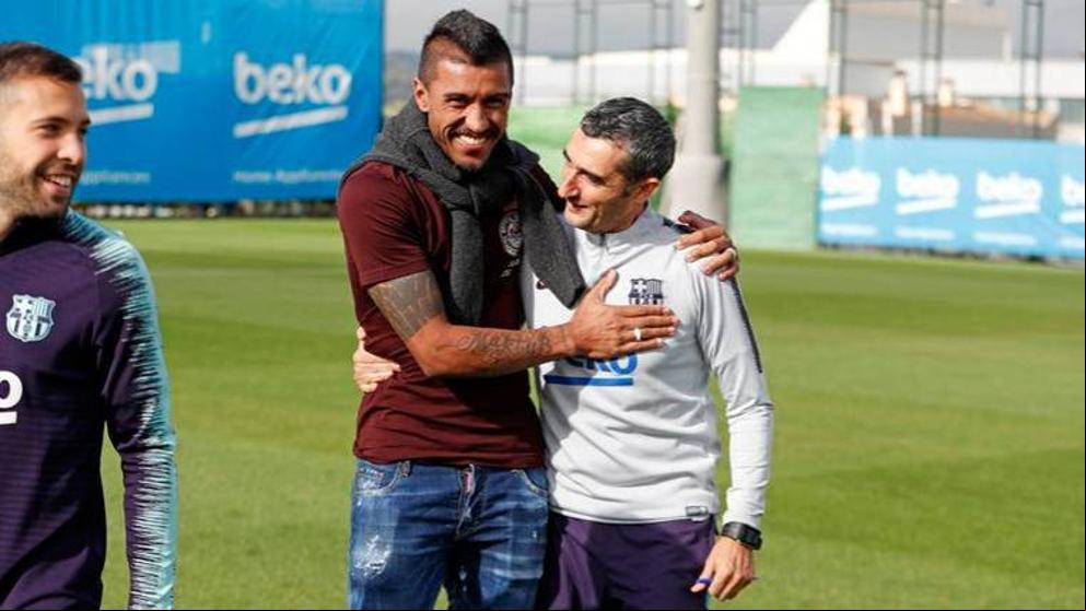 Paulinho visita el entrenamiento por sorpresa