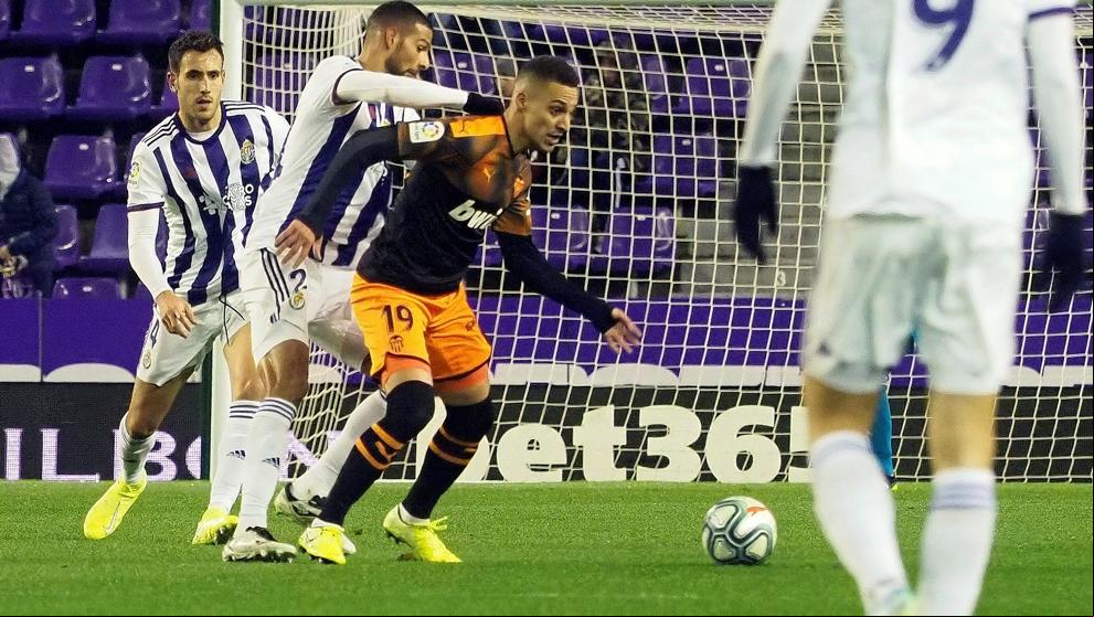 El Valencia salva un punto en el añadido