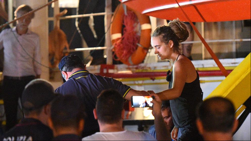 Arrestada Carola Rackete, la capitana que ha desafiado a Salvini