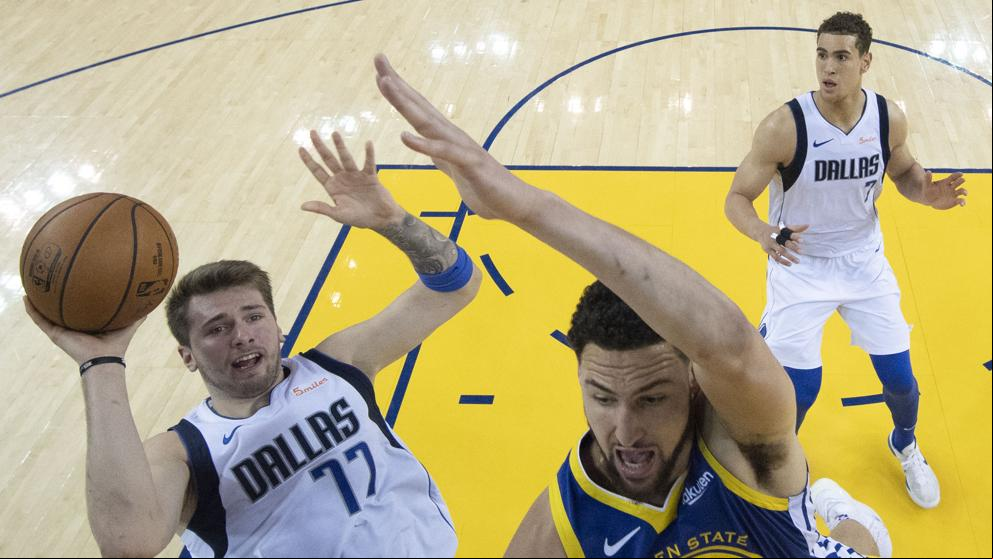 Doncic sigue maravillando con otro triple-doble en la victoria ante los Warriors