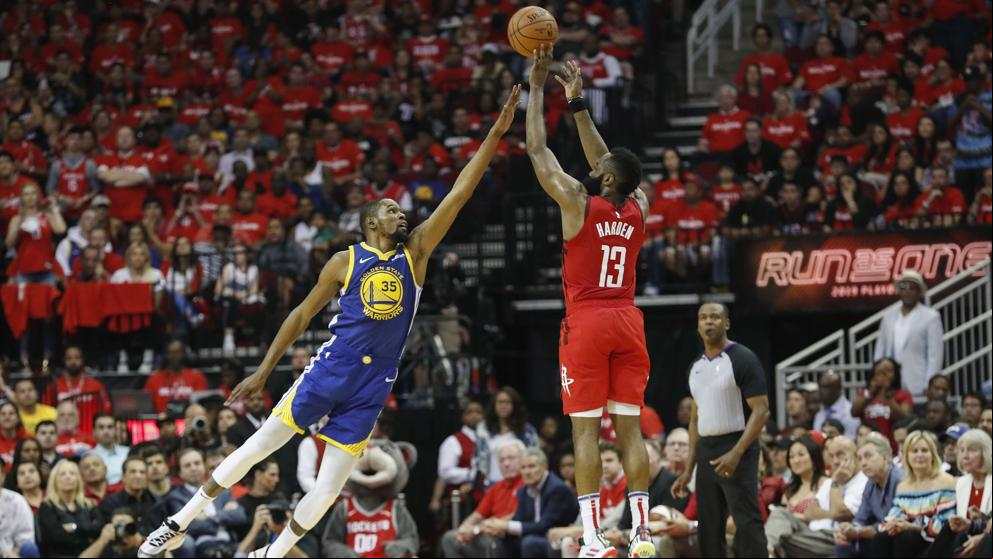 Harden da vida a los Rockets en la prórroga ante los Warriors