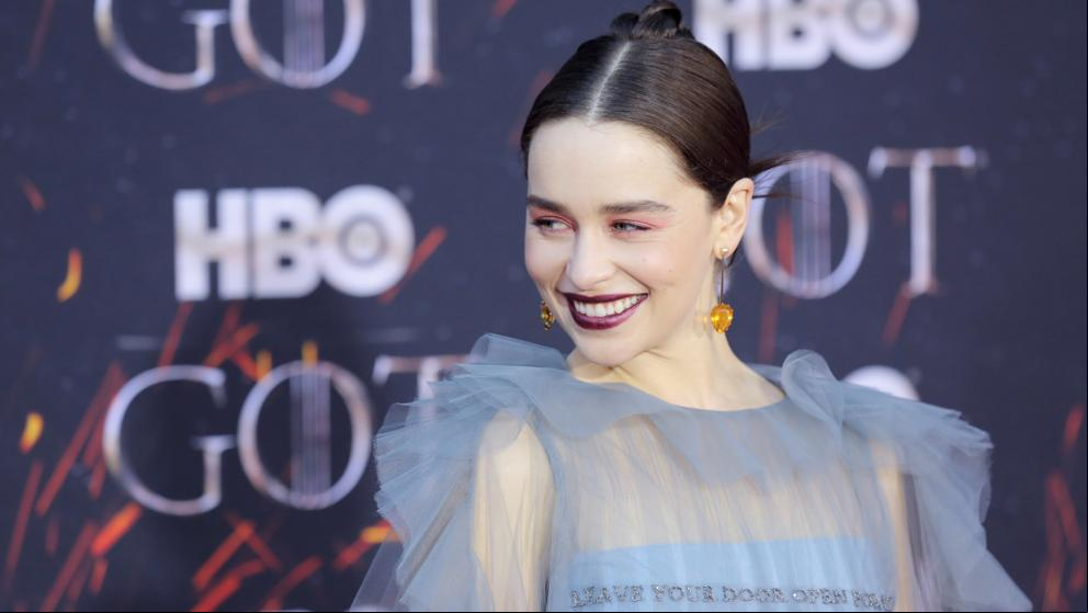 Emilia Clarke revela por qué rechazó protagonizar ‘Cincuenta sombras de Grey’ después de empezar ‘Juego de Tronos’