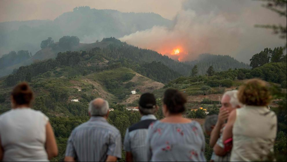 Nuevos desalojos en el incendio de Gran Canaria que ya ha quemado 3.400 hectáreas
