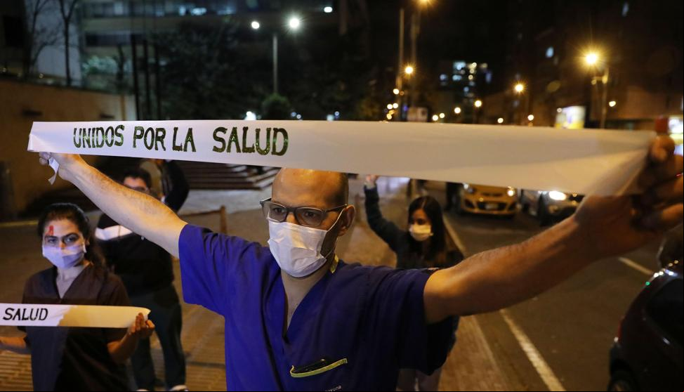 Un médico colombiano recibe una carta donde le acusan de haber dejado morir a una mujer en la UCI