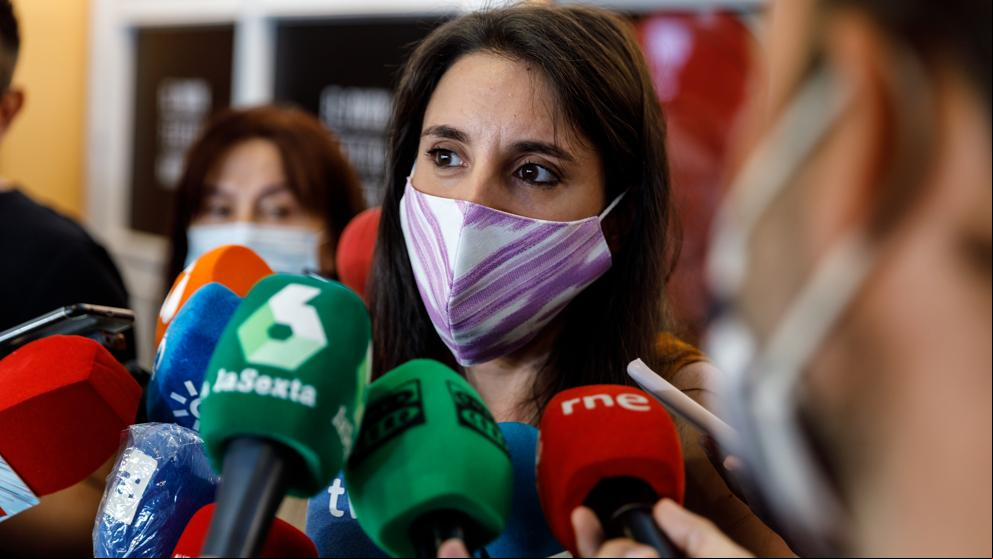 La Fiscalía no ve delito en la concejal de Vox que protesta frente a la casa de Montero e Iglesias