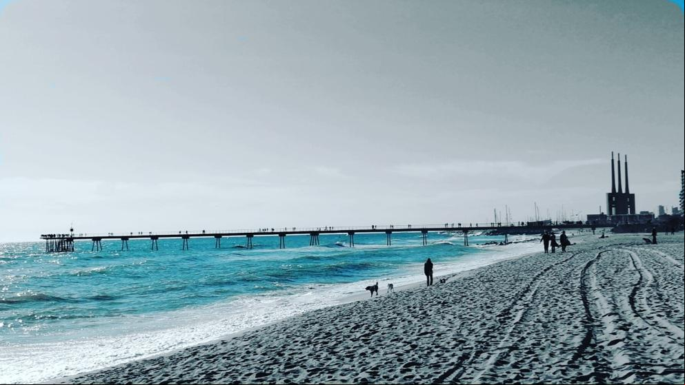 Un puente y tres chimeneas